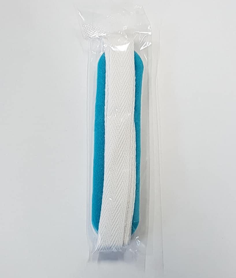 CMT polshouder foam, baby, katoenen band 85×1,5cm, foam 12,5x3cm, blauw/wit