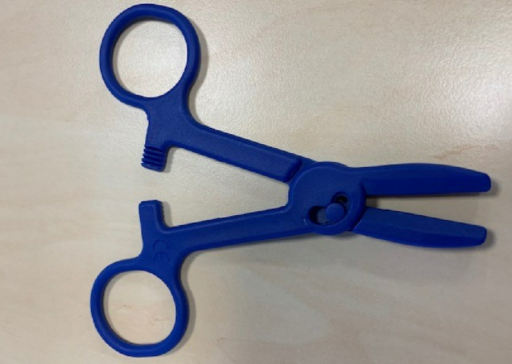 Slang/dialyseklem, kunststof, blauw, schaarmodel, 14cm